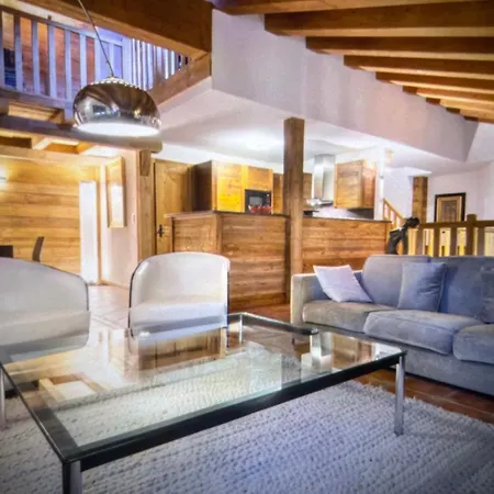 Cosy Chalet With A Garden & Mountain View Tatil Evi *
